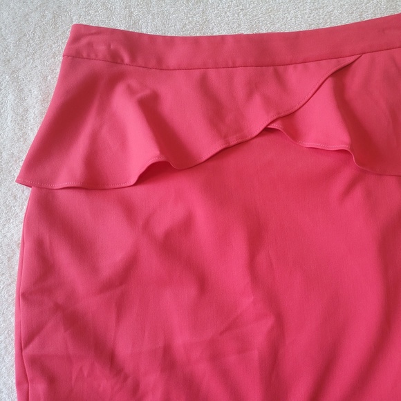 Express Hot Pink Skirt - Picture 4 of 10